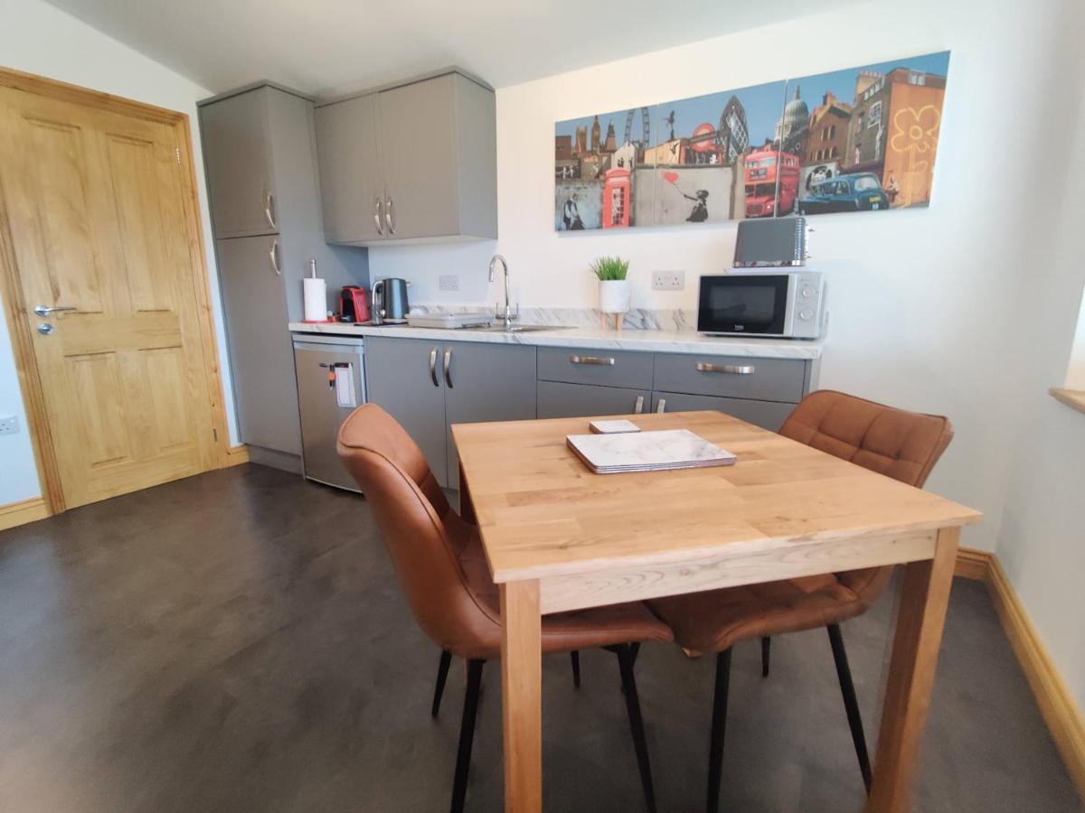 Bumble Bee Cabin Bootle  Εξωτερικό φωτογραφία