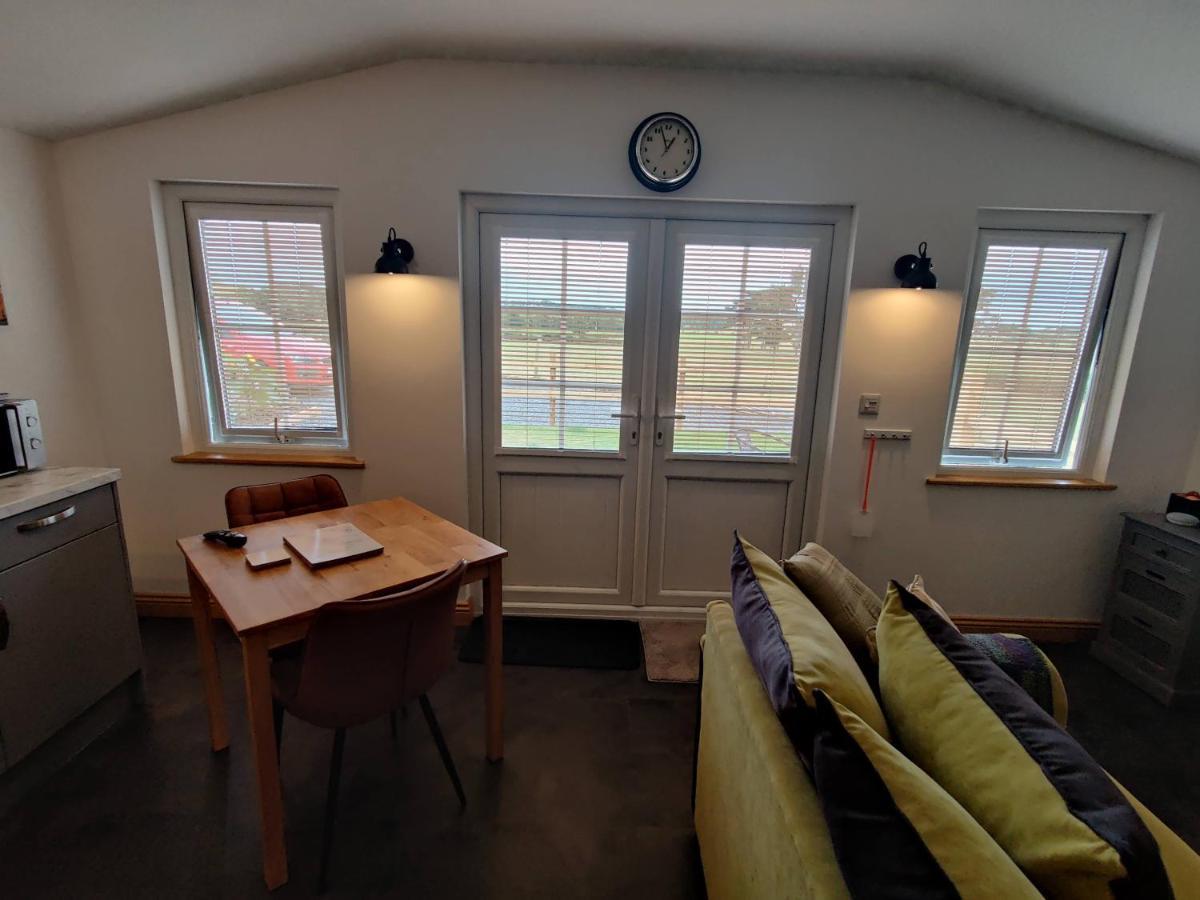 Bumble Bee Cabin Bootle  Εξωτερικό φωτογραφία